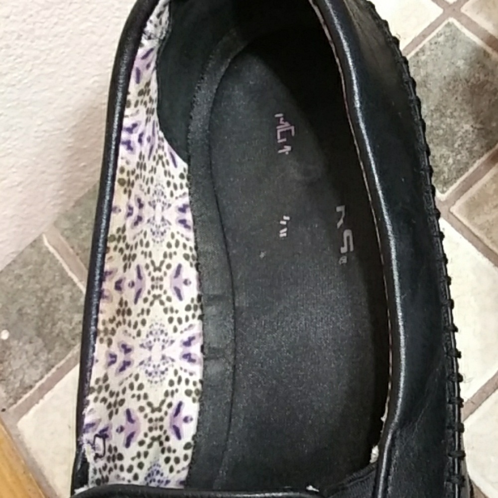 Shoes - Picture 4 of 8